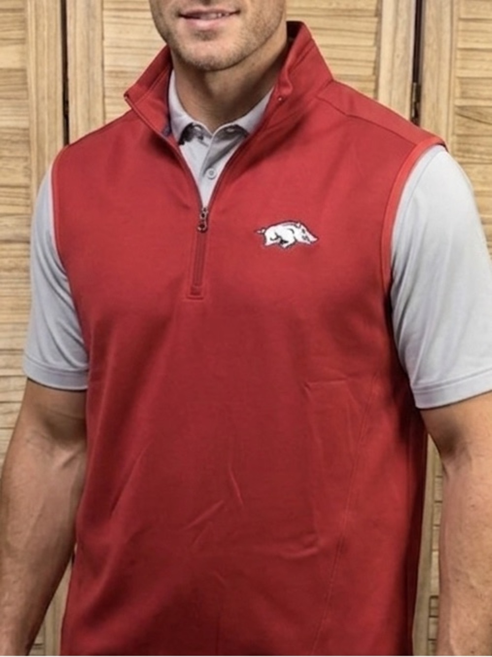 Campus Specialties Arkansas Razorback Pull Over Sleeveless Collar Vest Size M